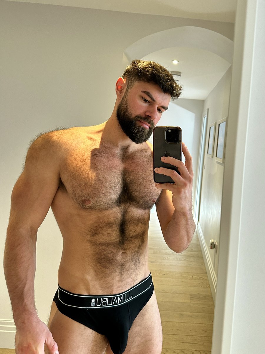 CHRISBSFW tweet media