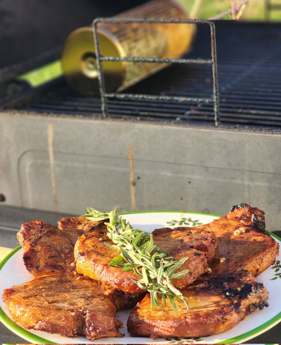 GeradTanner13's tweet image. Grilled #pork chops and grilled #vegetables 😋