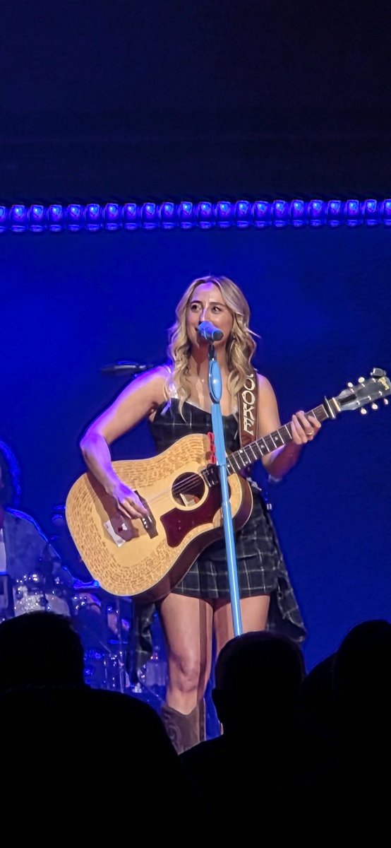 MartinTraynor50's tweet photo. Ashley Cooke 2nd up but should be higher billed at #C2C #GLASGOW ##COUNTRYMUSIC https://t.co/veOrekhbBS