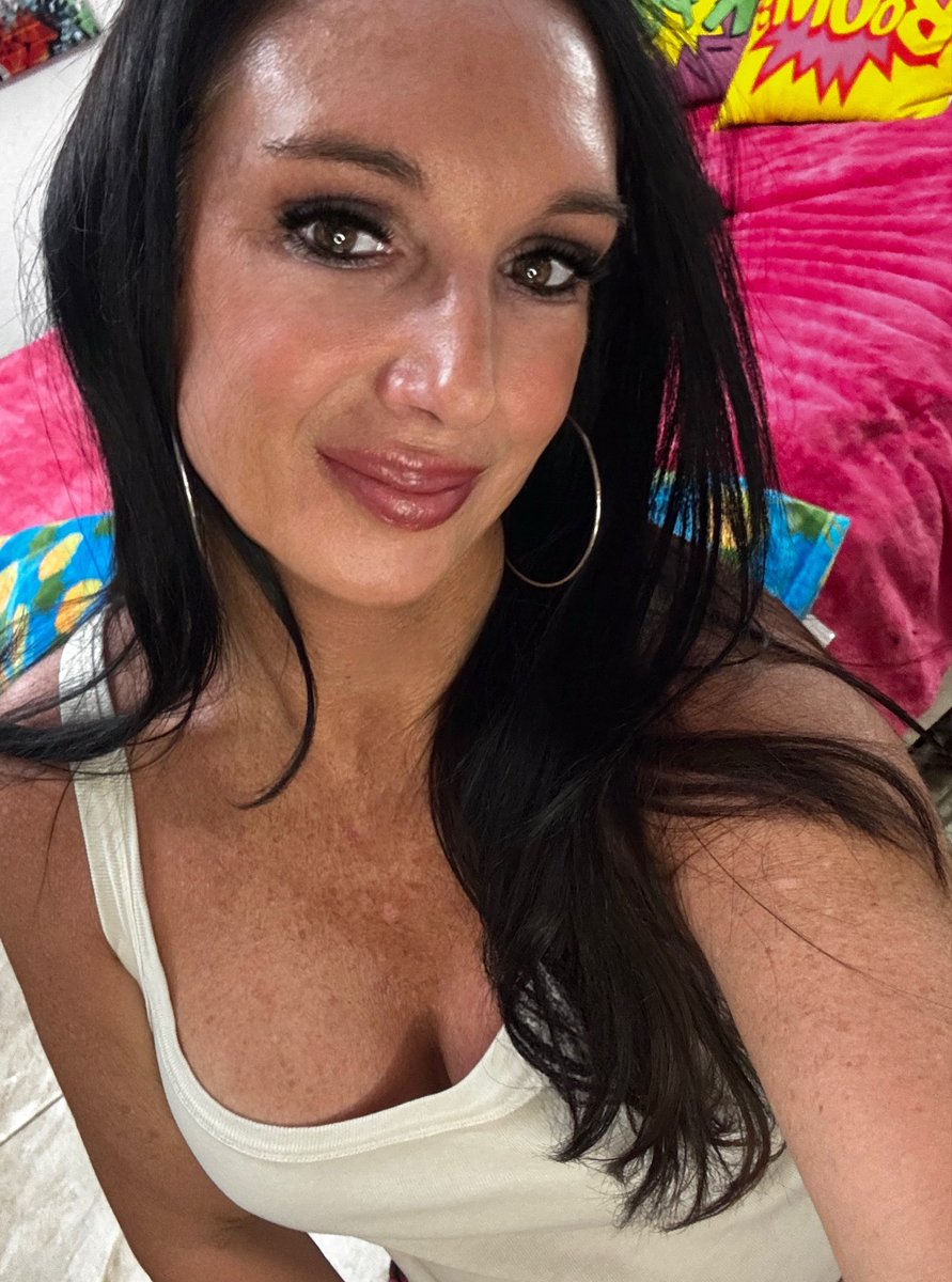 joalexandria69's tweet image. Happy to be home and extra happy it is date night! We are going to have a ton of fun!! 
#saturdaynight #adult #fun #loveit
