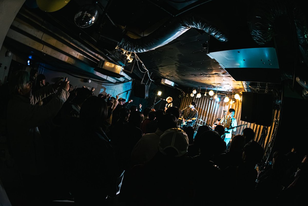 アローン tweet media