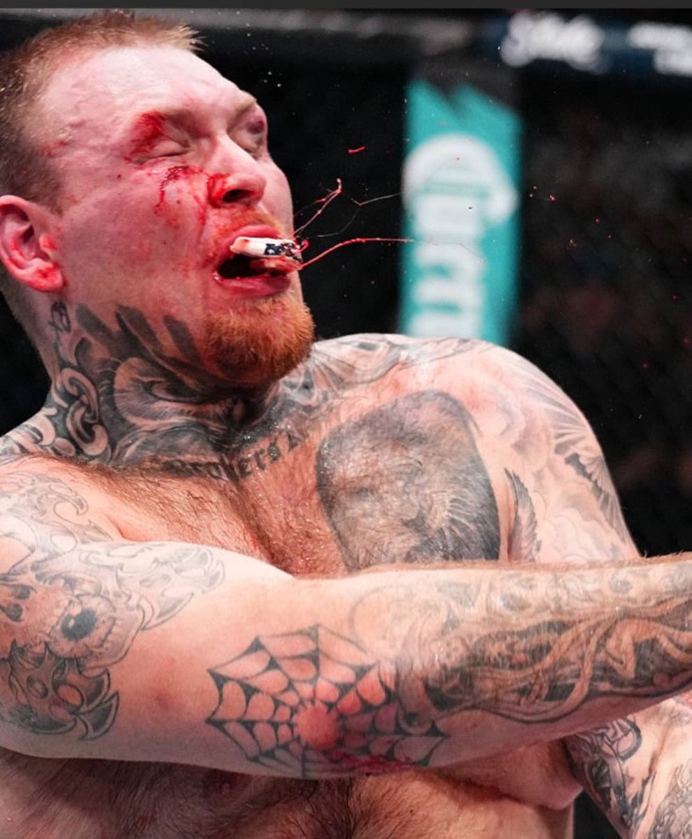 BryanSangines's tweet image. FOTN nada más que decir.
Que Guerra y que aguante de Asplund
El Cambio de Pelea de Petrino en las 265 es increíble.
#UFCVegas114