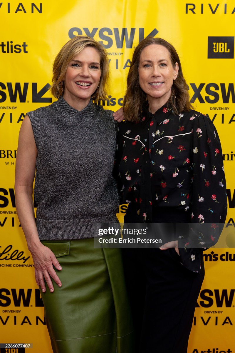 lesbianands's tweet photo. WIVES 😭❤️😭❤️😭❤️😭❤️😭❤️😭❤️ https://t.co/ZAbYlx1Nkb