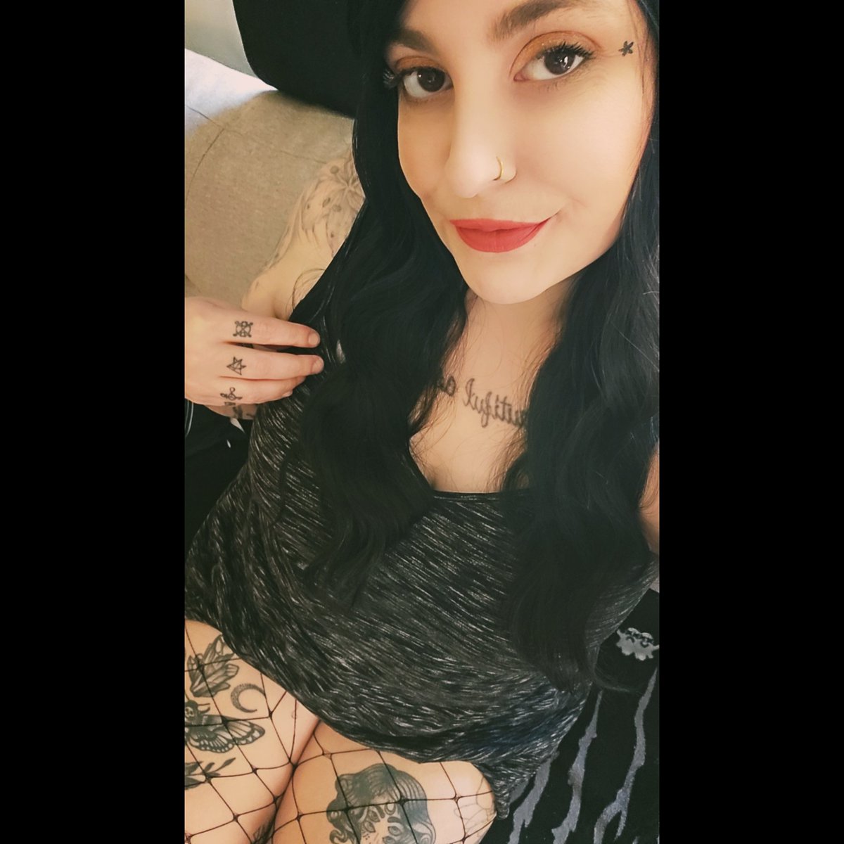 Spend your Saturday evening getting drunk with me while I drain your wallet dry. Heheh 😵‍💫😈