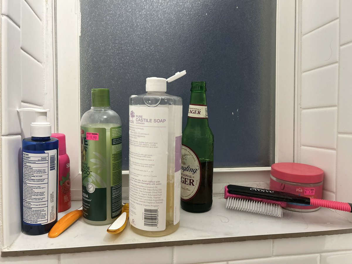 moisttearss's tweet image. Some of my shower essentials #alcoholic