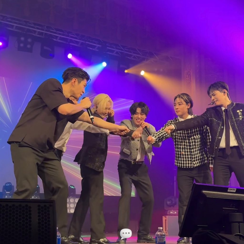 <a href="/ONF_offcl/">온앤오프 (ONF) OFFICIAL</a> 온앤오프 해외투어의 첫 시작이었던 캐나다를 함께 하면서, 제 버킷리스트 중 하나였던 유기견 이동봉사도 했던게 기억남아용!!! 🐶🐾

긴긴 비행시간이 전혀 지루하지 않을 만큼 설렘 가득한 여행이었고 혼자였지만 외롭지 않았어요~

해외 팬들을 만나 행복하던 온앤오프에게도 새로운 가족을 만나러