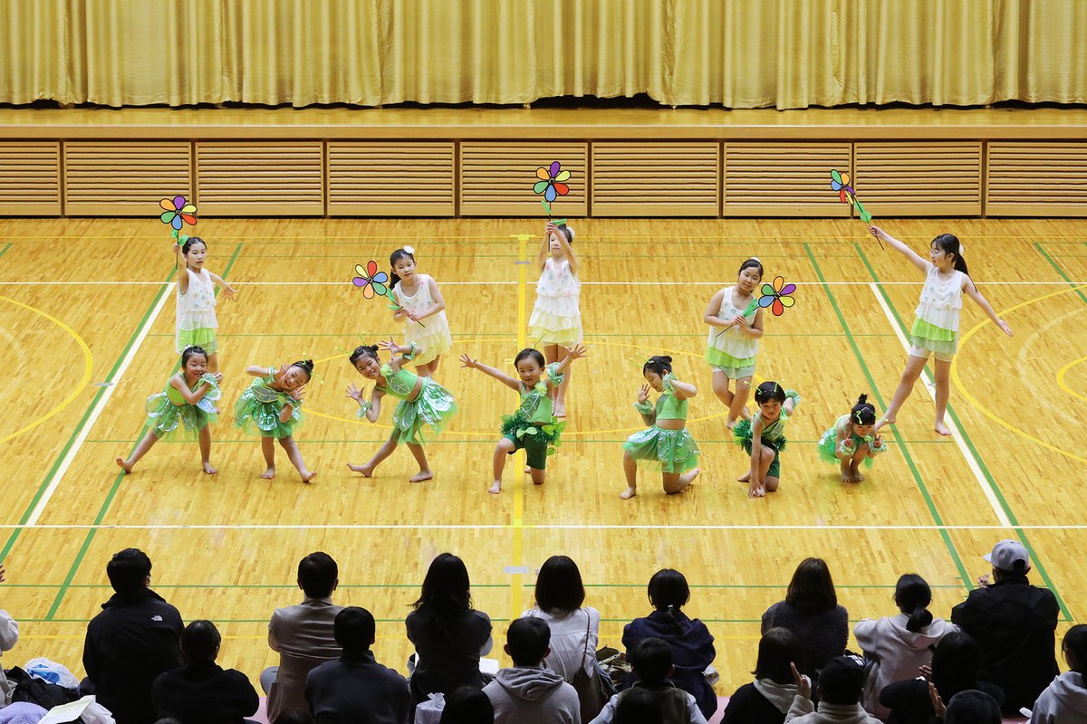 KazumiLuminous's tweet photo. 2月15日(日)に岡山県女子体育連盟のダンス発表会に出演しました！年中から小3の小3の12��で参加。楽しく踊ることができました！子供たちの笑顔が素敵ですー！。
#KAZUMIダンススタジオLuminous
#瀬戸スポーツクラブダンス
#キッズダンス岡山
#キッズモダンダンス
#キッズダンス瀬戸 https://t.co/alre7vcdTp