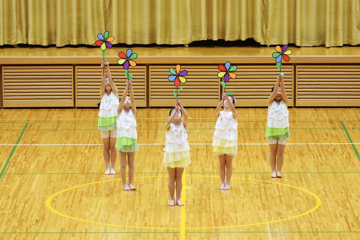 KazumiLuminous's tweet photo. 2月15日(日)に岡山県女子体育連盟のダンス発表会に出演しました！年中から小3の小3の12��で参加。楽しく踊ることができました！子供たちの笑顔が素敵ですー！。
#KAZUMIダンススタジオLuminous
#瀬戸スポーツクラブダンス
#キッズダンス岡山
#キッズモダンダンス
#キッズダンス瀬戸 https://t.co/alre7vcdTp