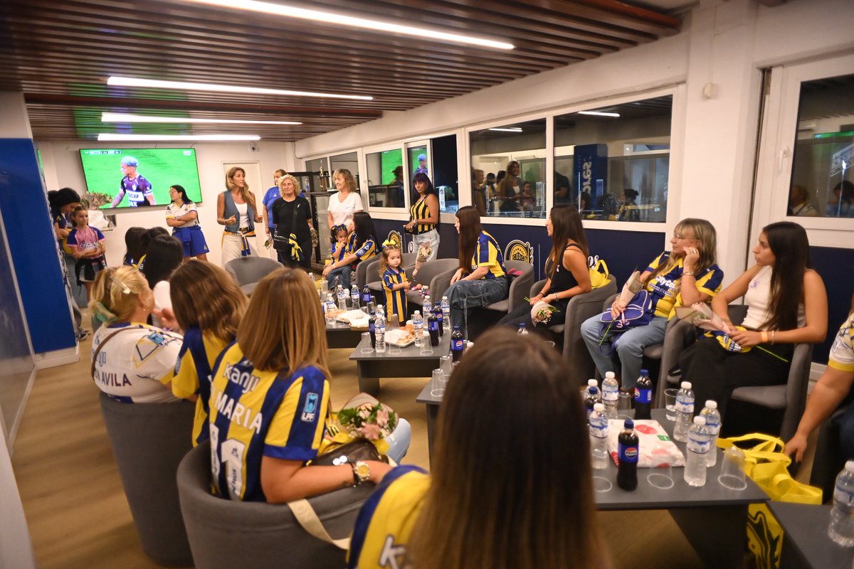 Por el Día Internacional de la Mujer, homenajeamos a quienes son el equipo del equipo 💜🇺🇦

Mujeres que acompañan, sostienen y alientan cada día, siendo una parte fundamental en el camino de nuestros jugadores.
