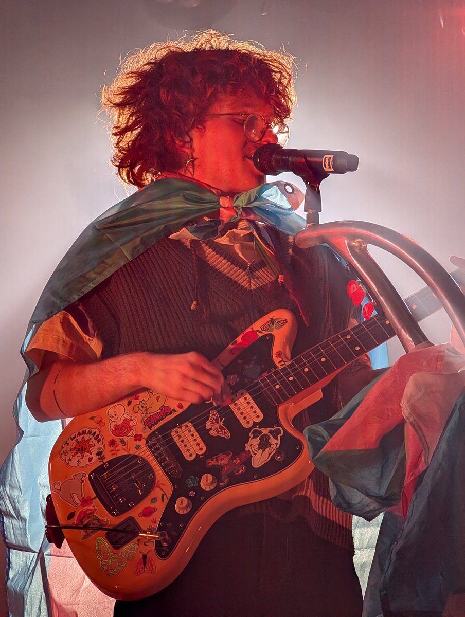 adeylikescheese's tweet photo. Had the bestest time at @CAVETOWN this evening in Notts 🤟 certainly a night to remember 🏳️‍⚧️🫶 
#cavetown #nottingham #rockcity #transrights https://t.co/oKBxUju7XW