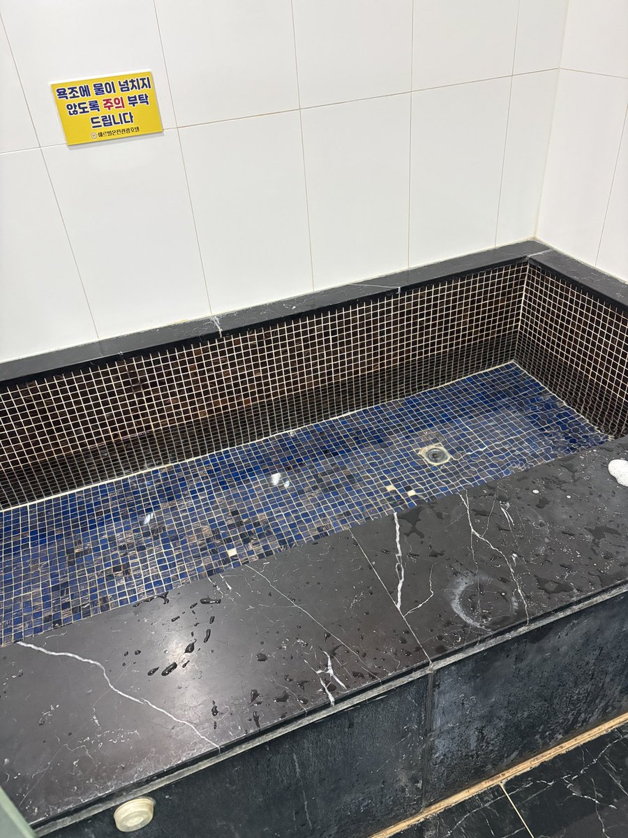 SAORI CASINO Dealer tweet media