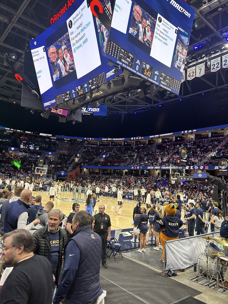 Harr_Frank2's tweet photo. Back for the third year in a row. My friend Jacob (Kent fan) couldn’t sleep after last night. Let’s bring it home zips! #MACtion https://t.co/klmJxV8xWc