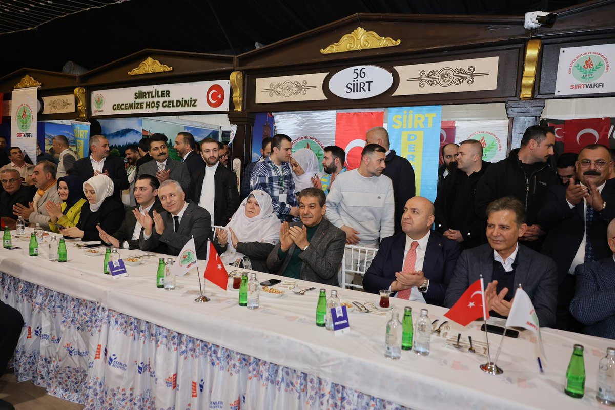 EmrullahErkus's tweet photo. Siirtli kardeşlerimizin misafirperverliğiyle Anadolu Sokağımız bu akşam ayrı bir güzellik kazandı. 

Esenler Belediye Başkanımız Mehmet Tevfik Göksu ve Mihalgazi Belediye Başkanımız Zeynep Güneş Akgün ile birlikte, Ramazan’ın bereketini ve kardeşlik ruhunu hep birlikte yaşamanın mutluluğunu paylaştık.

Bu güzel buluşma, gönüllerimizin yakınlığını ve birlikteliğimizin değerini bir kez daha gösterdi. 

#BirOlmakRuhumuzdaVar
#MilletimizleYolumuzBir