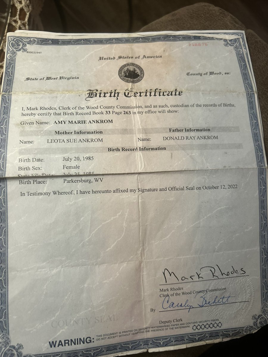 Sophia36972069's tweet photo. I was legal born  and the blood  @NewYorker @@ArmYourselves @xai @Newsforce @SuperGroupiesUS @WorldNews_X_  I was born legal and I’m the blood @TMZ https://t.co/sOraWBsPFg