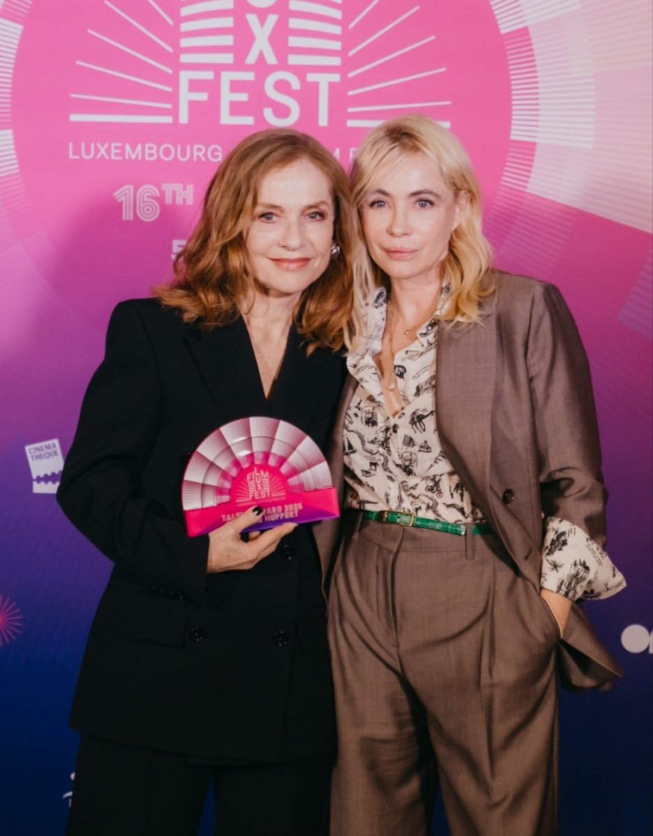 PINEAPPLE tweet media