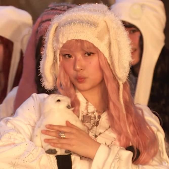 angels have pink hair ..? ⸜(｡˃ ᵕ ˂ )⸝