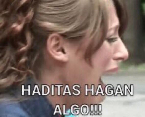 Es re triste ver que una actriz como emma myers esta planchada sobandole las bolas a su novio cuando deberia estar hasta la nuca de nominaciones, presencias en eventos y hablando de todos sus proyectos. 
Alguien la tiene que cachetear