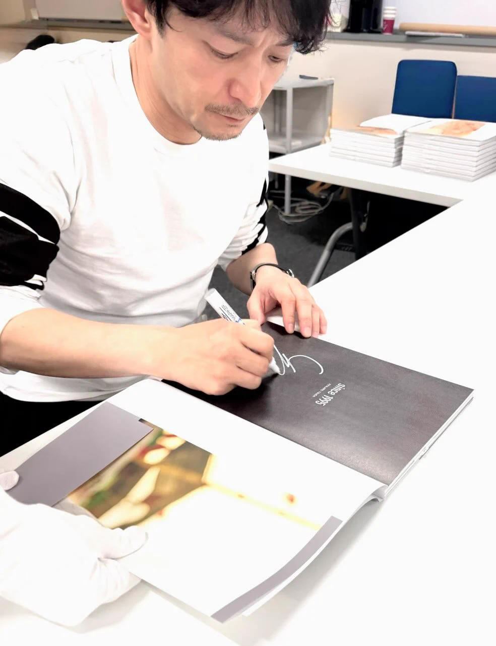 公式】津田健次郎PHOTOBOOK since1995 &写真集「ささやき」 on X