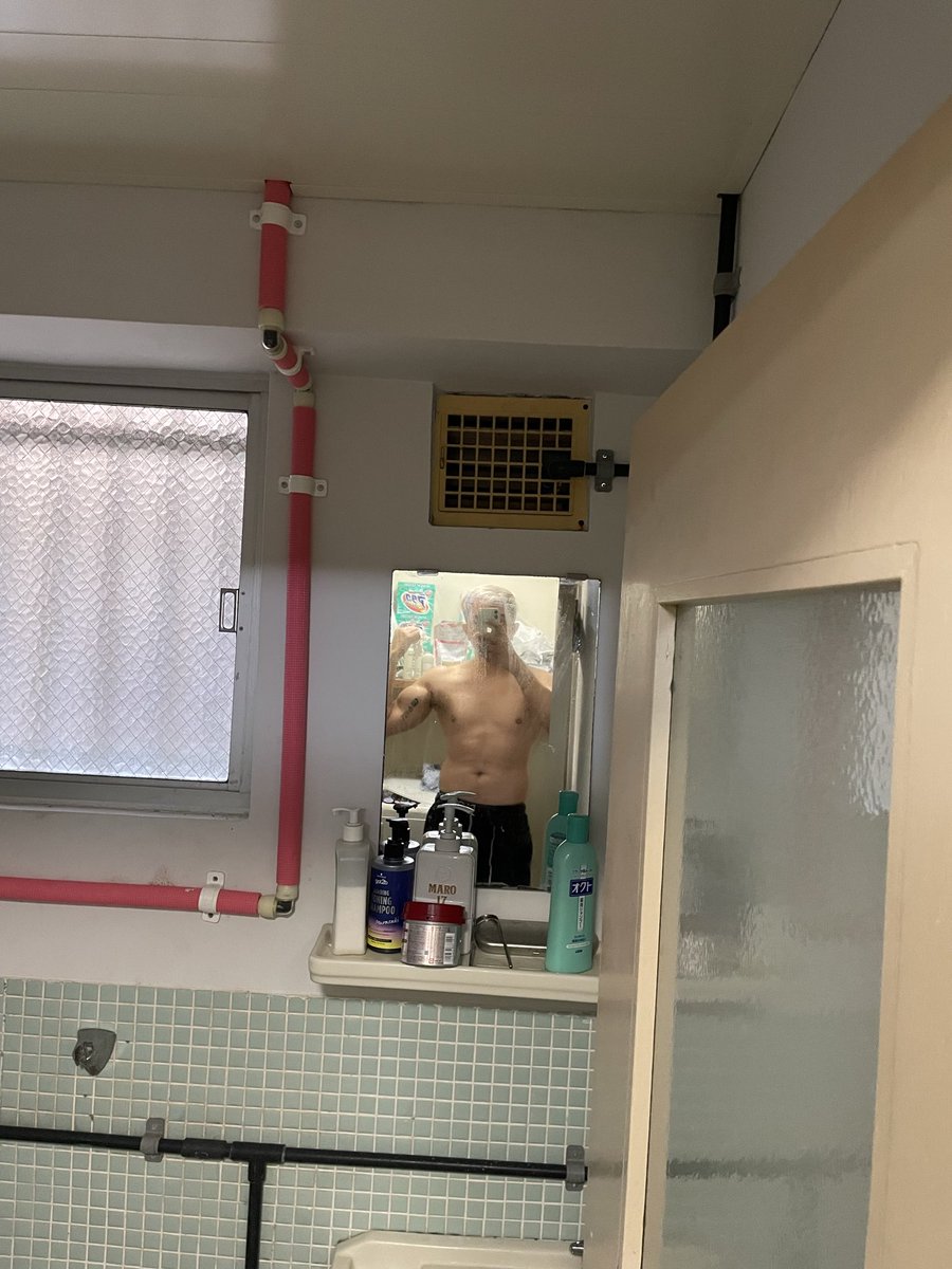 low comma tweet media