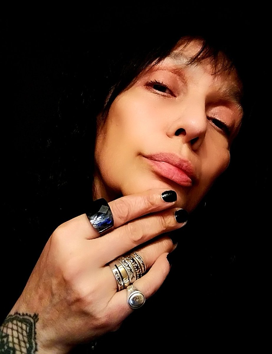 💋ᄅ ɹǝɾnɯ ǝp ǝɯnɟɹǝd💚 tweet media