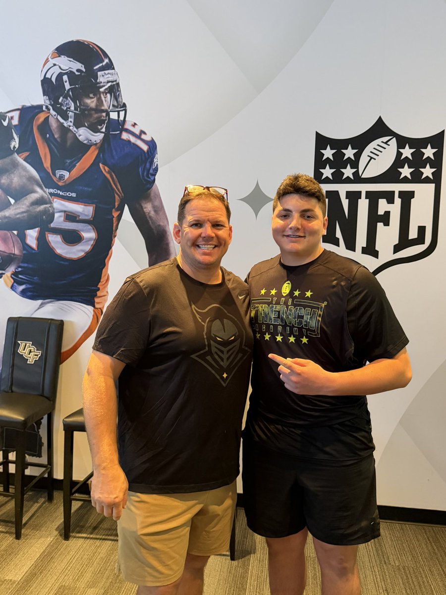 MerinoSamnik's tweet photo. Had a great day at 5on5 tournament playing for trench academy. After the tournament I got to visit UCF and had a great time and got to learn a lot about the football program and made new connections.
@MarshallMcDuf14 
@jshea407 
@BigPlayRay50 
@CoachBlaz https://t.co/EbLmKe7zuS