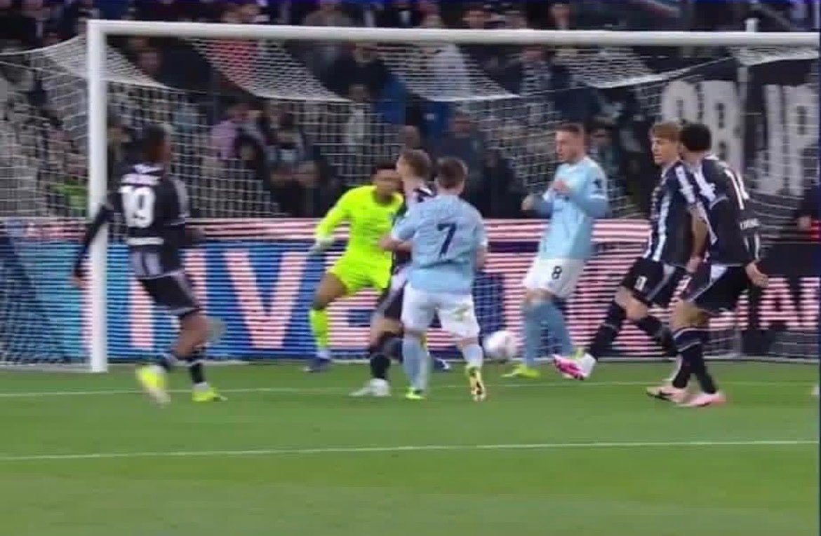 Dennis Koutoulogenis ⚪️⚫️⚪️⚫️⚪️⚫️⚪️⚫️⚪️⚫️ tweet media