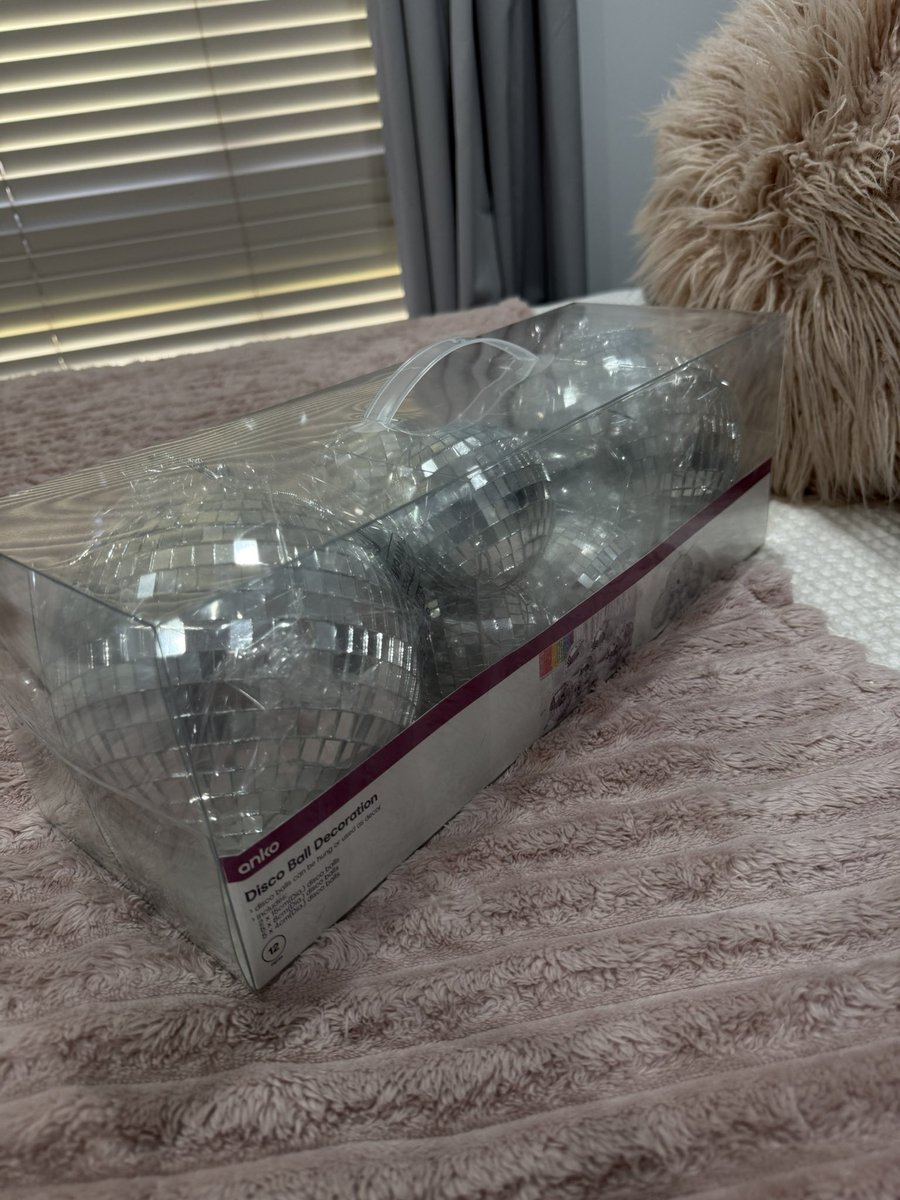 nicola 🪩 tweet media