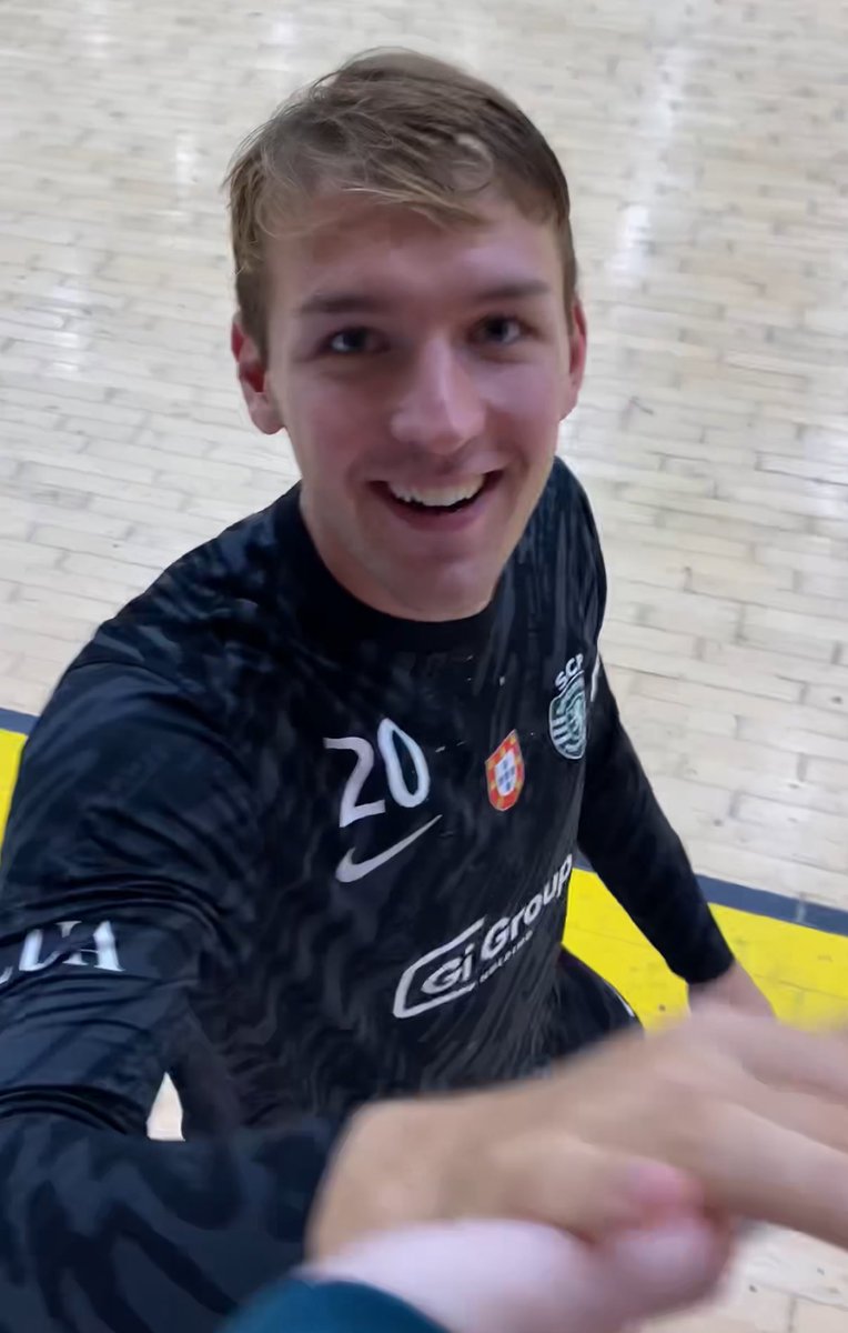 daniela ★ tweet media