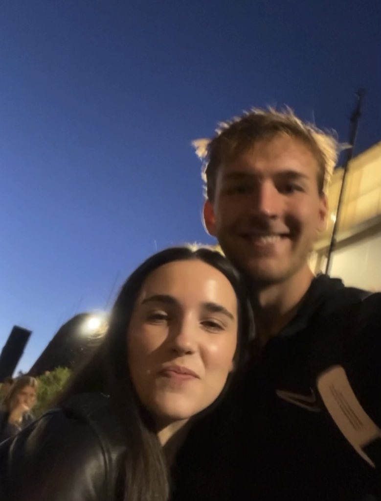 daniela ★ tweet media