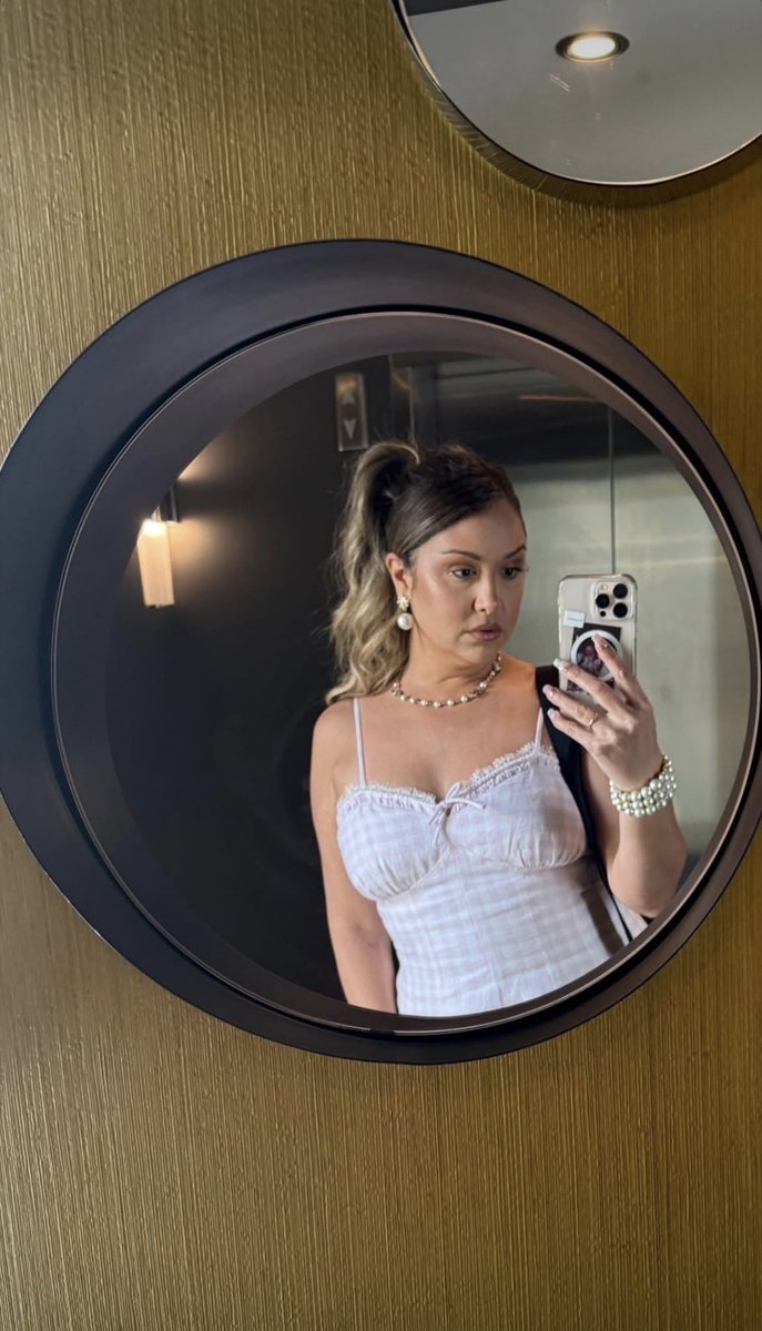 Alexandra Kay tweet media