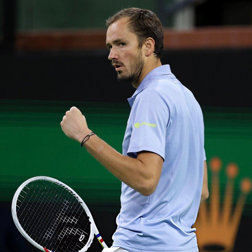 jannik sinner vs medvedev final gonna look like a gender reveal and the girl must win