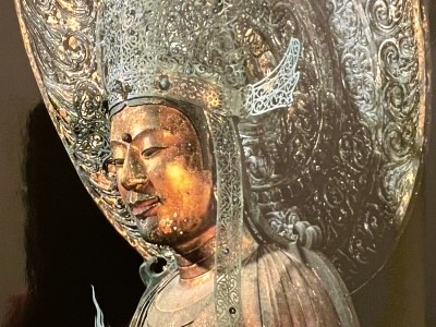 私的鎮魂聖地法隆寺⑲

聖徳太子信仰。
この信仰は、蘇我氏の功績隠蔽を図る日本書紀の記述から生まれた、と考える。
これを神格化したのは光明子、とも考える。
別説話で詳細を述べるが、光明子無くして法隆寺は語れない。
彼女は母の県犬養三千代の遺志を継ぎ、藤原が世を糺そうとした女傑である…。