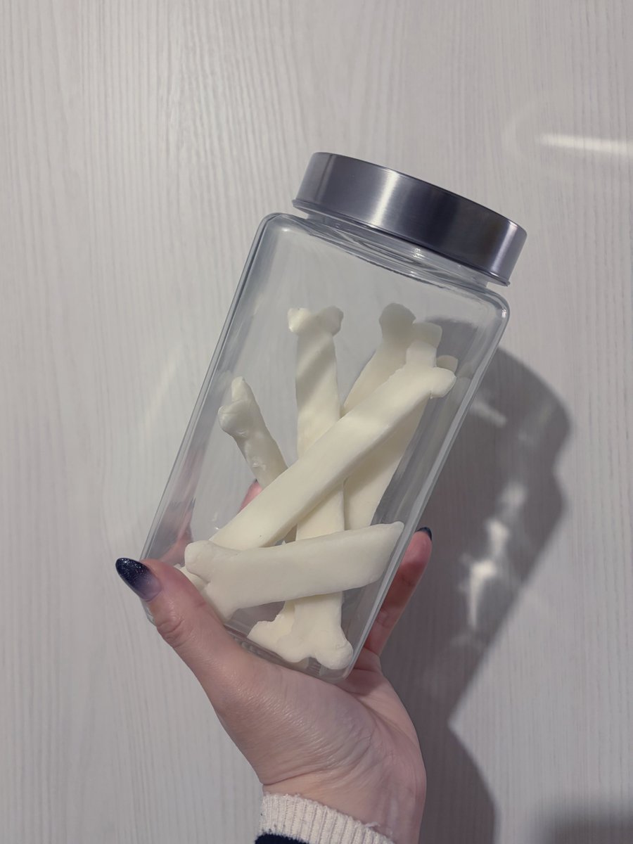 まだ乾き切ってないけど
めっ可愛じゃね？🦴クッキー
シルエット完璧〜〜天才〜〜👏
💅との組み合わせも最高〜〜ん