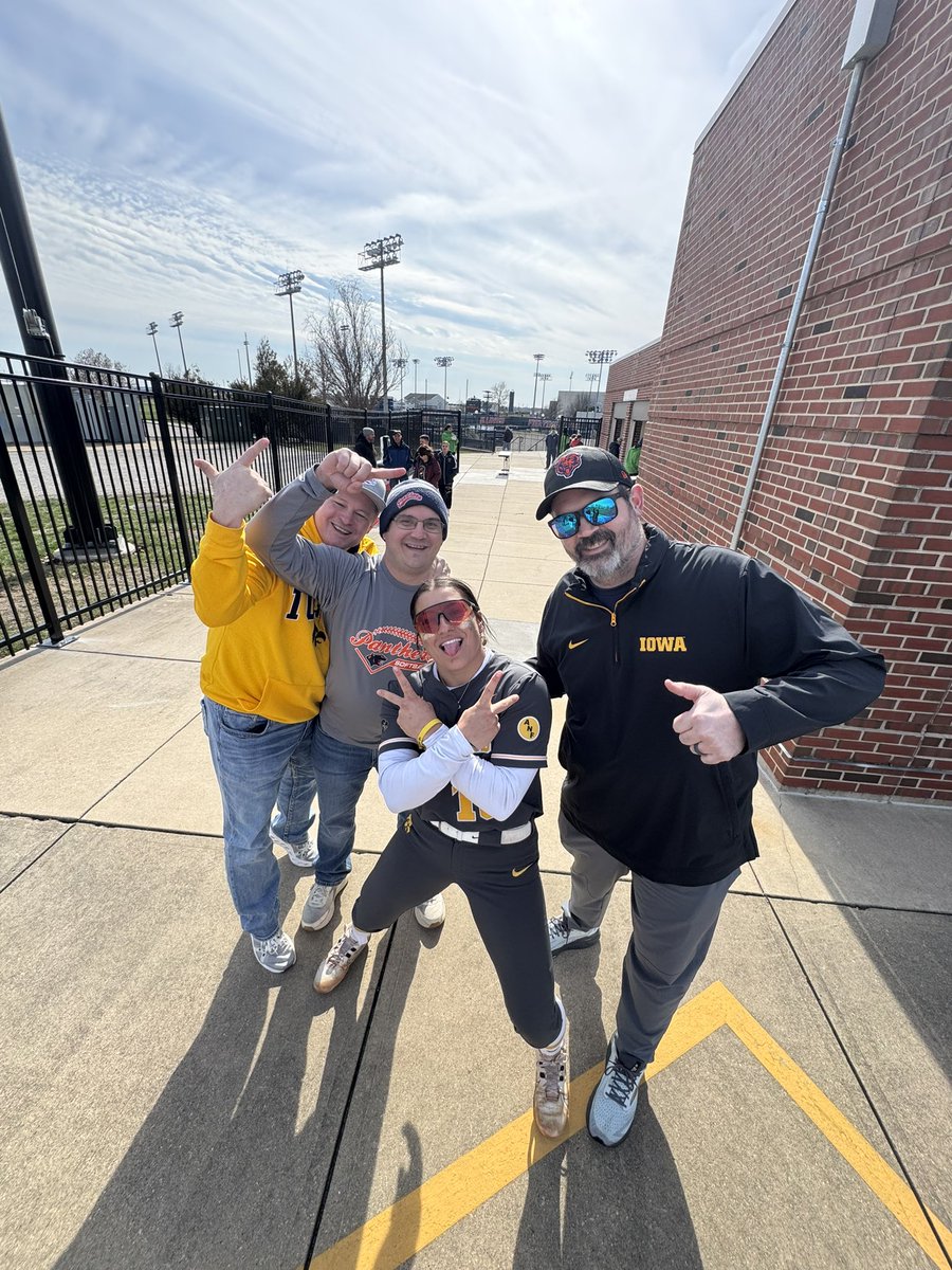 kiyahchavez's tweet photo. got to see some of my absolute favorites today…so blessed to have the community i do!!❤️🫂

 + an @iowasoftball SWEEPPPP

@ChrisLowy @OHS_GoPanthers https://t.co/STWKZteHUe