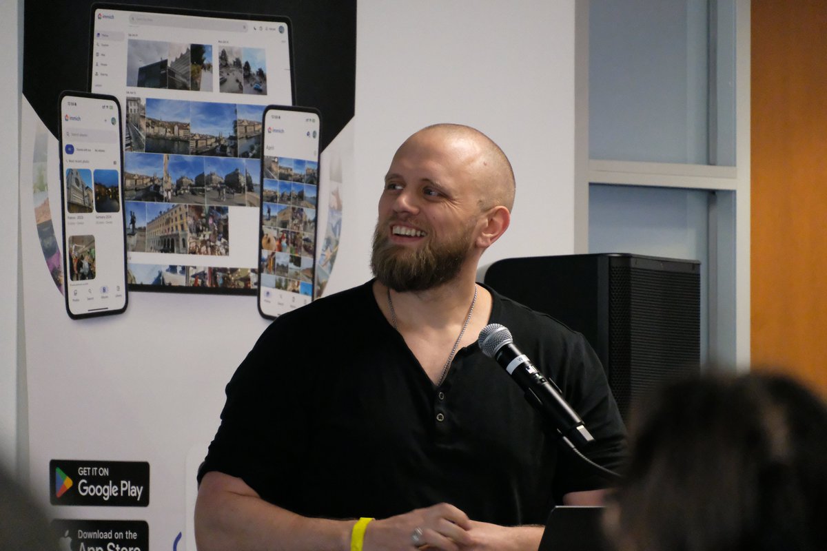 Daniel Cook tweet media