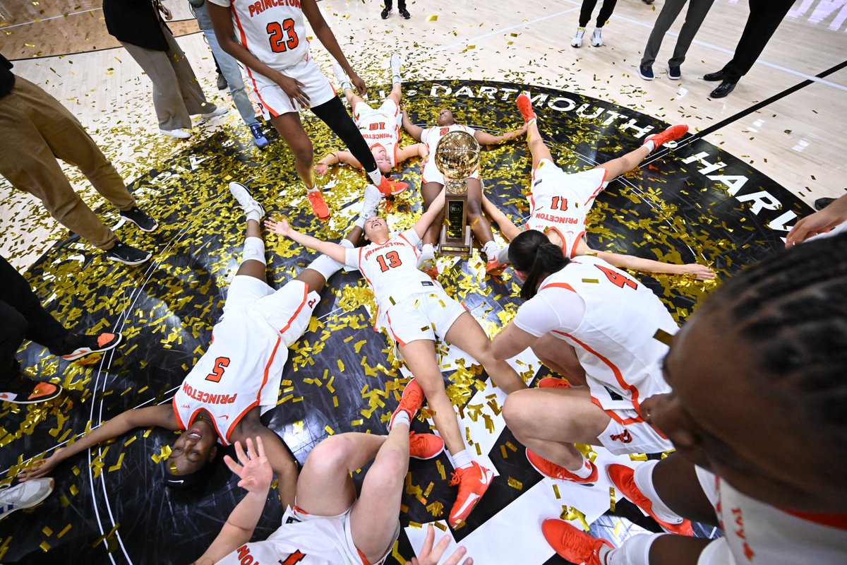 IvyLeague's tweet photo. Crowned champions. 🏆🌿🏀

@PrincetonWBB

#IvyMadness | @TIAA https://t.co/zUkprLs82L