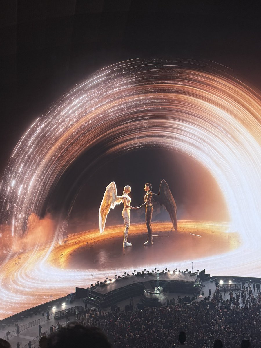 ★𝓃𝒾𝓃𝒶★ tweet media