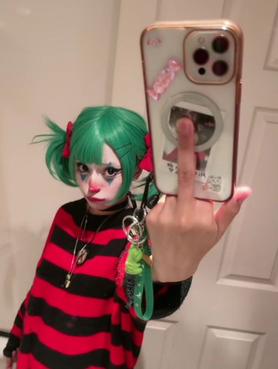 insane poses tweet media