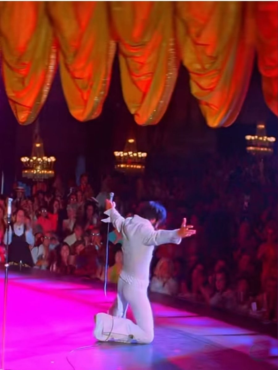 ElvisRose_'s tweet image. I had an epic afternoon... 
An #EPiCMovie double feature! 

Yep, that's right... this film is so freaking 
good that I saw it then immediately saw it again. 

#Elvis is an enduring force. 

This film shows us how the man is actually even more amazing than his myth.