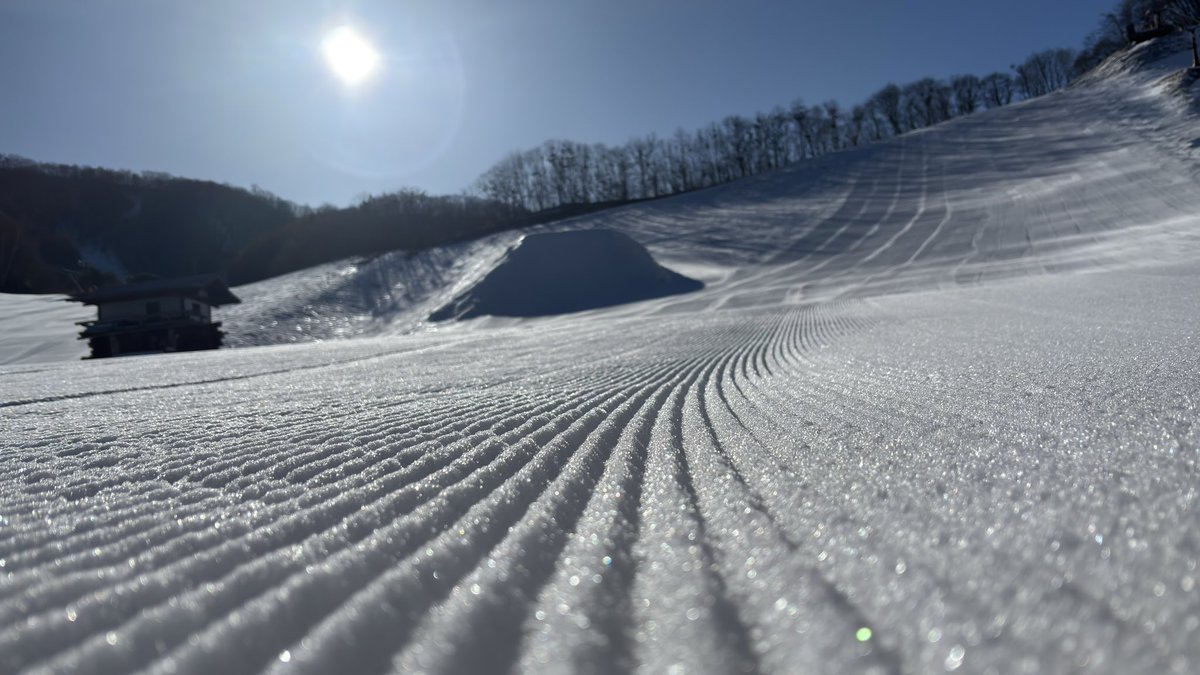 ORGOUTDOOR2's tweet photo. 群馬県のスノーパーク尾瀬戸倉。
昭和レトロな感じが最高〜♪
なんか建物崩壊してるけど...笑
一部滑走不可ですが、まだまだ遊べるよー👍
#スノーパーク尾瀬戸倉 https://t.co/VOxrglJ5iQ