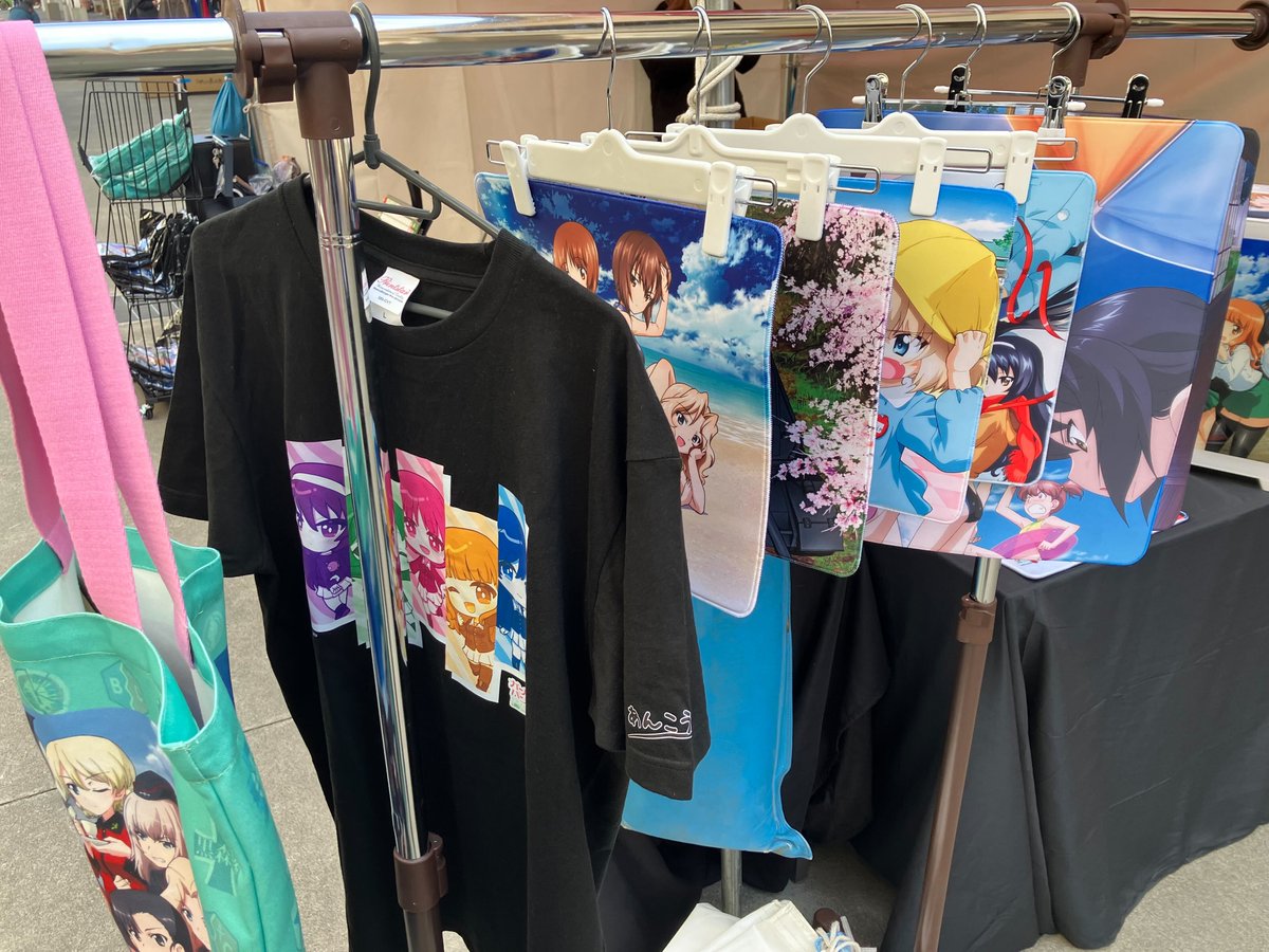 Astromeda_JP's tweet photo. 『ガールズ&amp;パンツァー』×『Astromeda』
本日もガルパンミニミニホビーショーにてグッズ販売中‼️

PCや実際に触れるキーボードも展示中👀
写真撮影もO.K‼️

✨5000円以上ご購入するとPCケースが当たる抽選継続中✨

ぜひ、ブースにお越しください👍
#garupan
 #ミニミニホビーショー https://t.co/J3IQe5qC6R