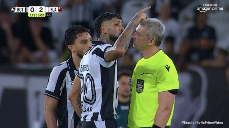samengo_ofc's tweet photo. Daronco doido pra expulsar outro dente dele também https://t.co/Hr8VmyWLKT