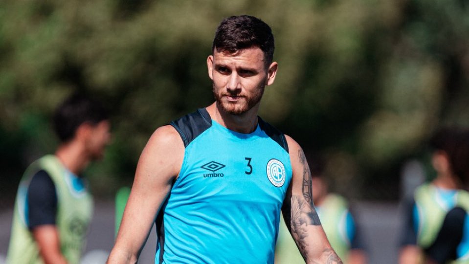 juheljoa's tweet photo. #Belgrano| 🚨NO LLEGO ADRIÁN SPORLE. 

El lateral se lesionó frente a Estudiantes RC y se pierde este juego. Para su lugar dos candidatos: Álvaro Ocampo o Juan Velázquez. https://t.co/BKXYCRFHJz