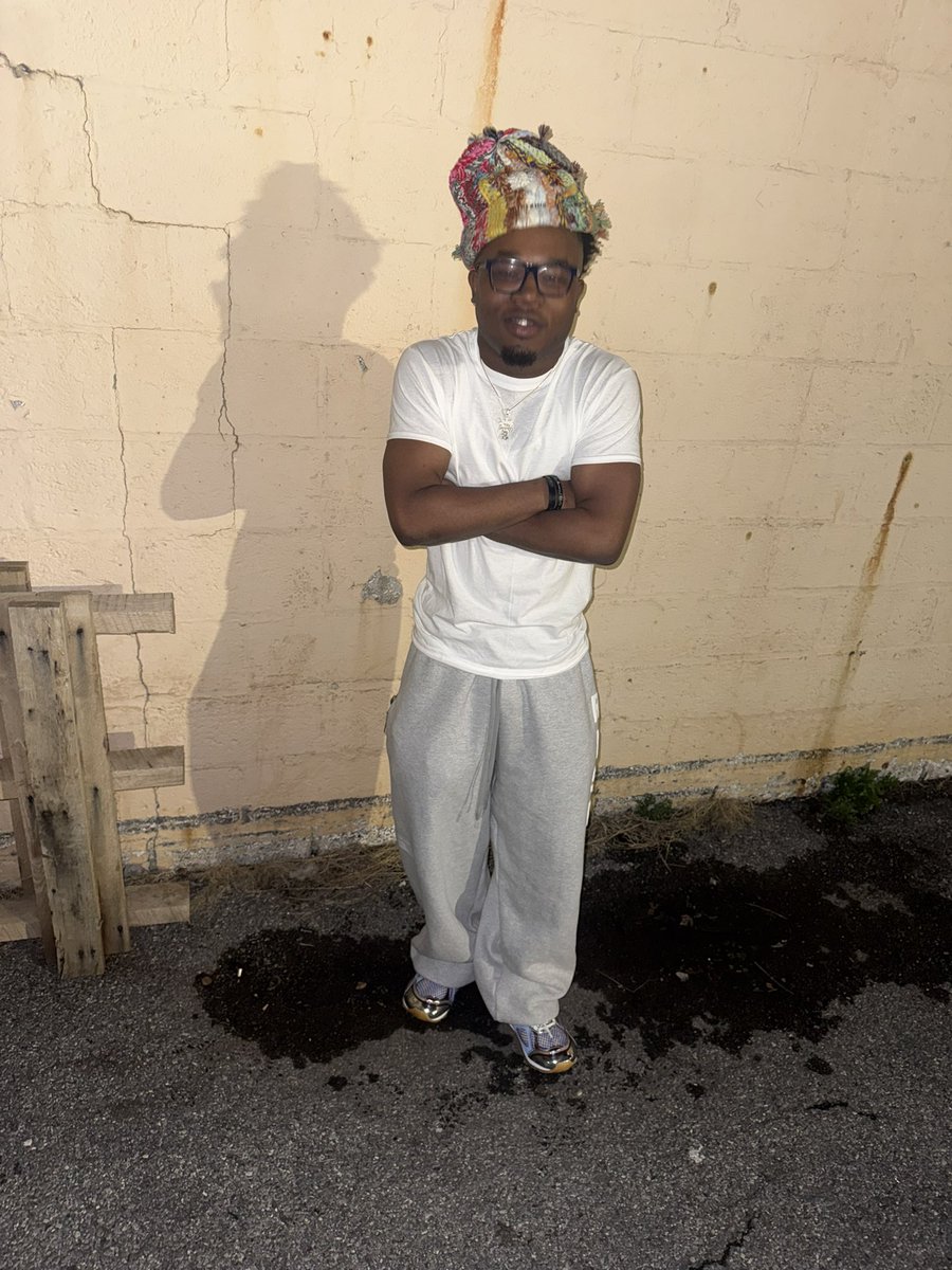 1amek ⁴ tweet media