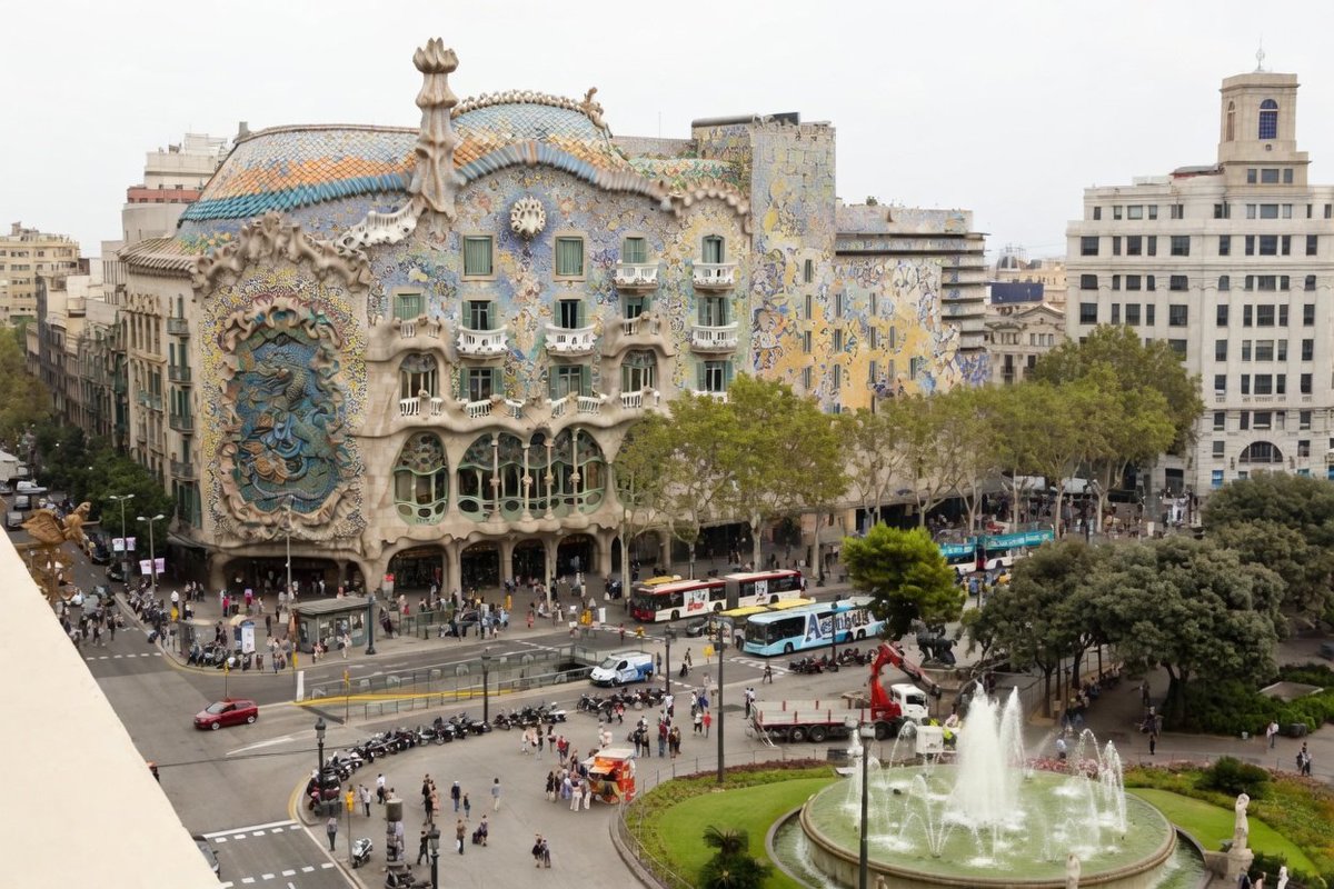 Ibero_Layetano's tweet photo. @MarioAlga01 #Barcelona #Gaudi #Catalunya https://t.co/WZ6tl62KsC