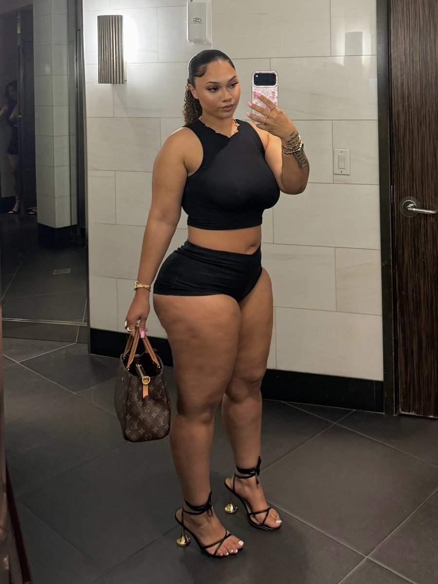 little miss make it happen 💕🫧 tweet media