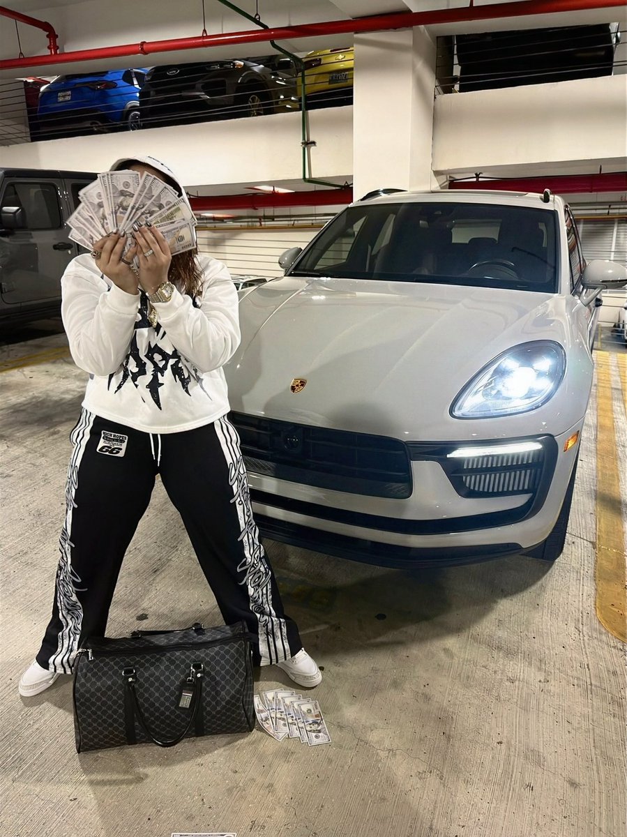 ٧ E L E M A tweet media