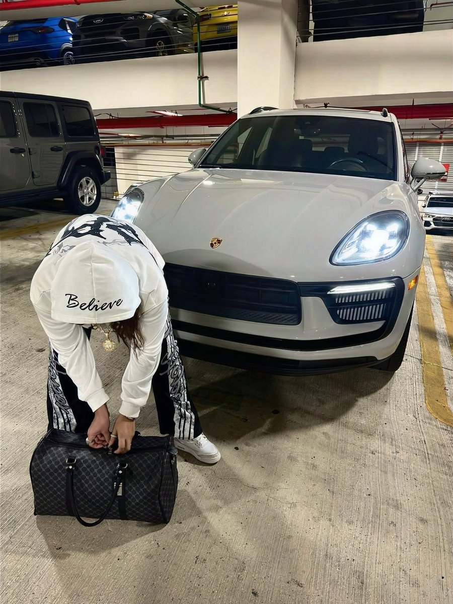 ٧ E L E M A tweet media