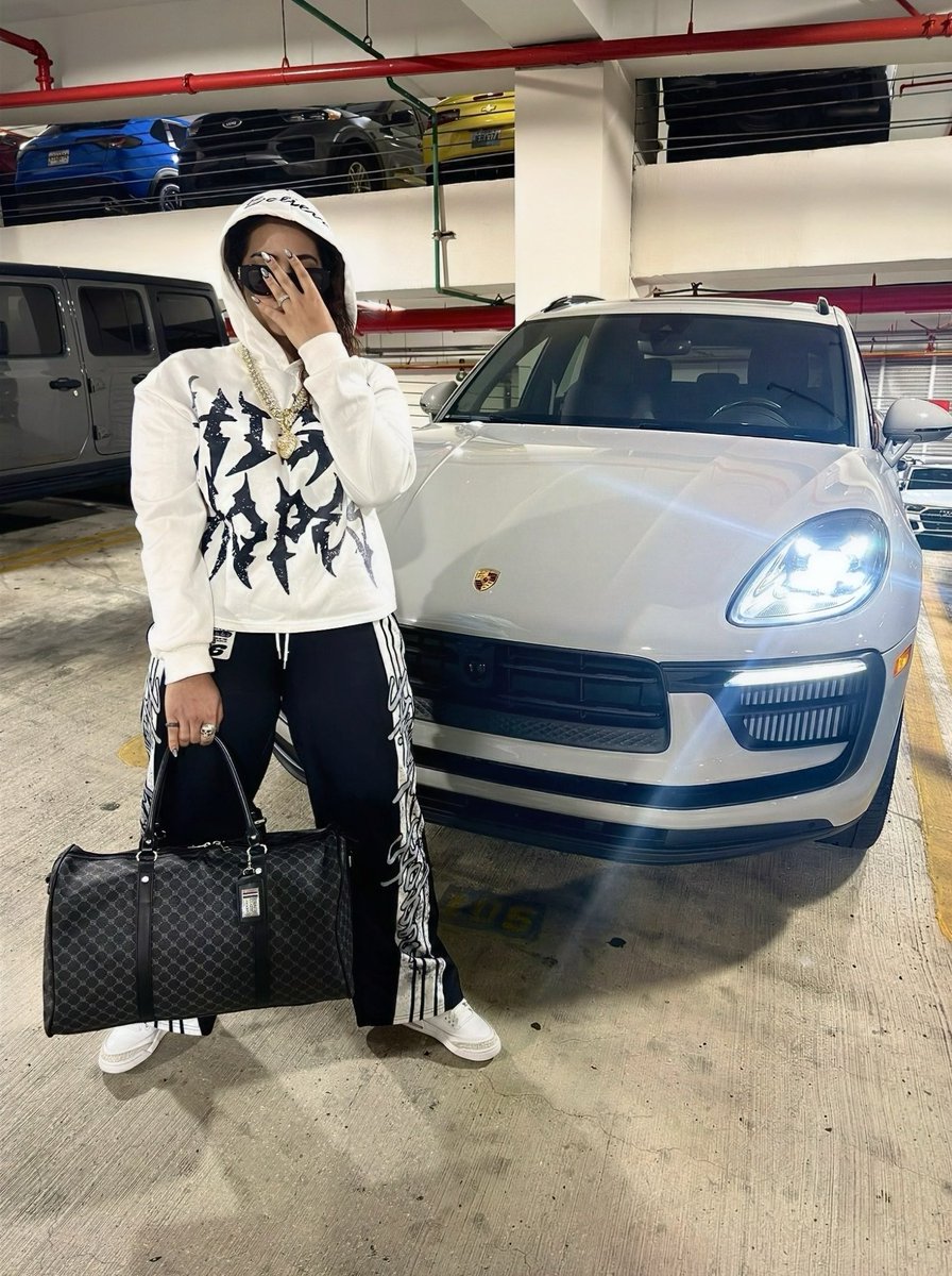 ٧ E L E M A tweet media