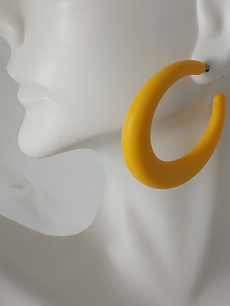 Diane's Clothes and Collectibles tweet media